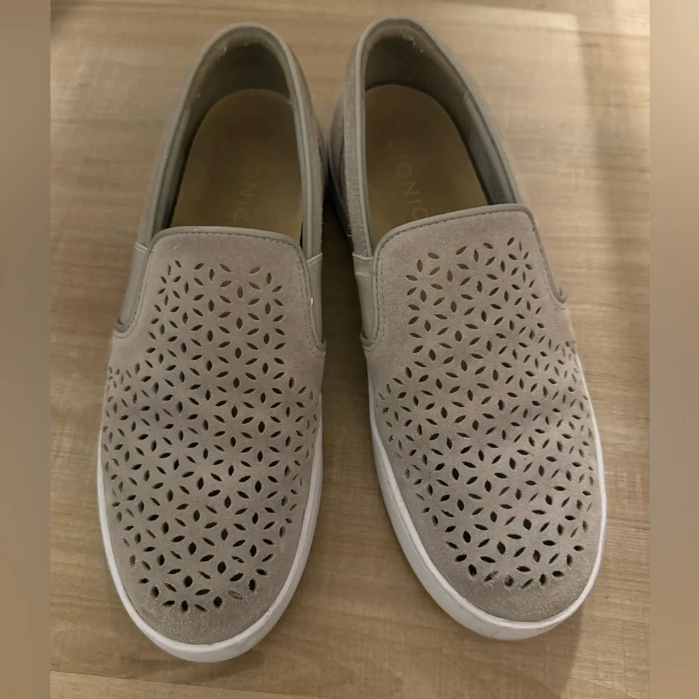 Vionic Kani Perforated Slip-On Sneaker Women Size 6.5 - Picture 2 of 6